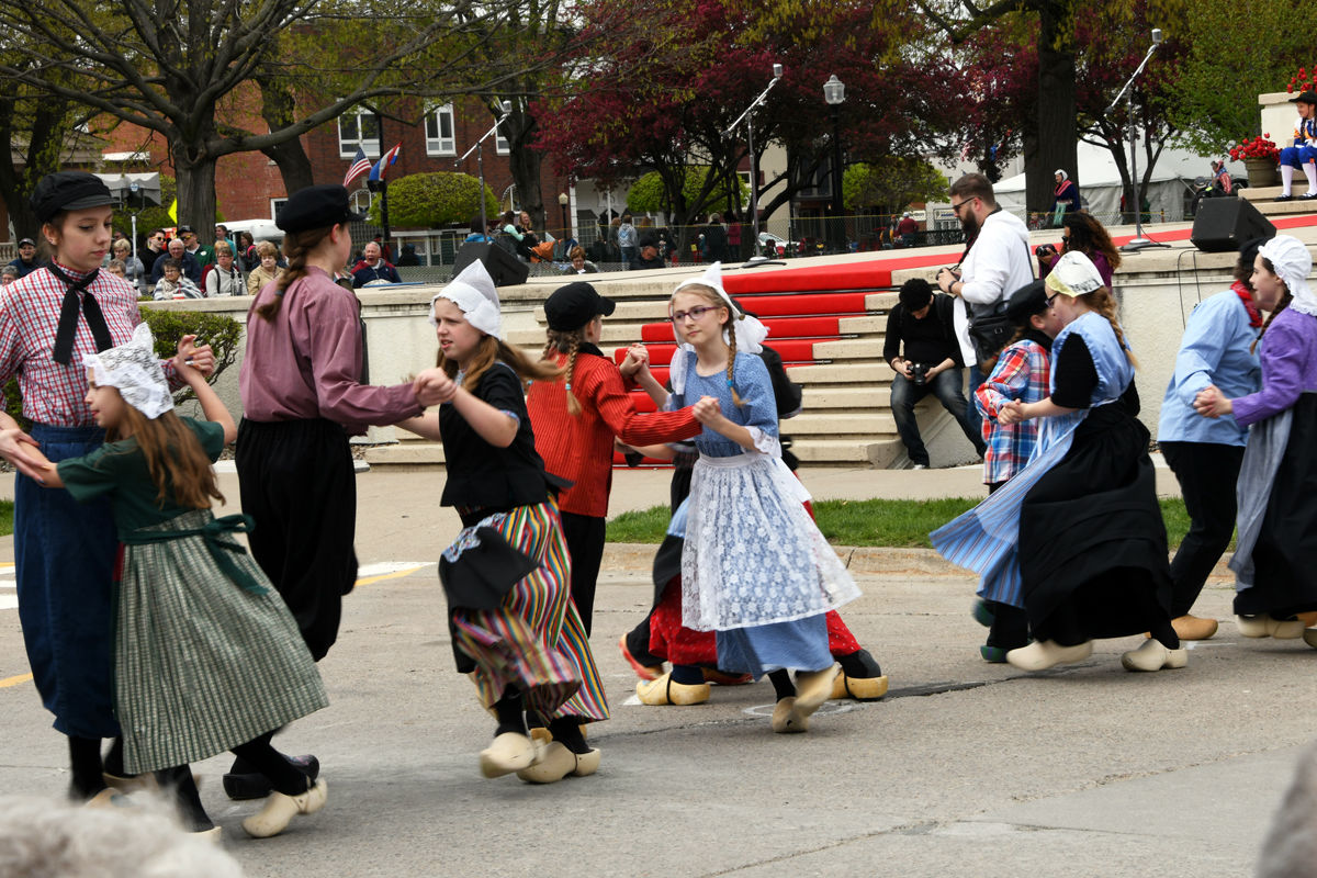 233 The children of Pella dance for the grandstand crowd.JPG